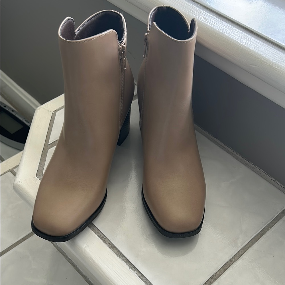Elegant Tan Ankle Boots
